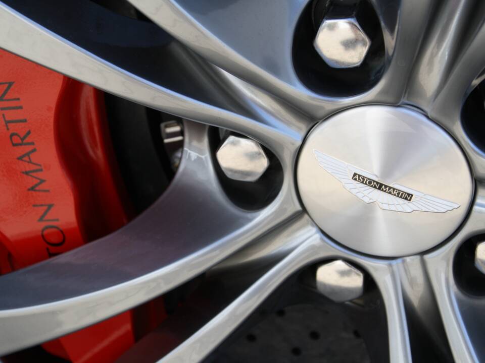 Image 22/24 de Aston Martin V12 Vantage S (2015)