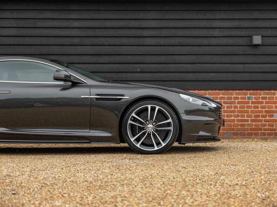 Immagine 19/50 di Aston Martin DBS (2010)