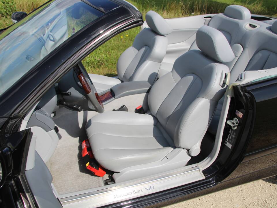 Bild 19/42 von Mercedes-Benz CLK 430 (2002)