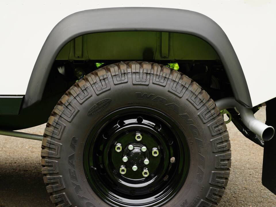 Image 68/96 of Land Rover Defender 90 (1995)