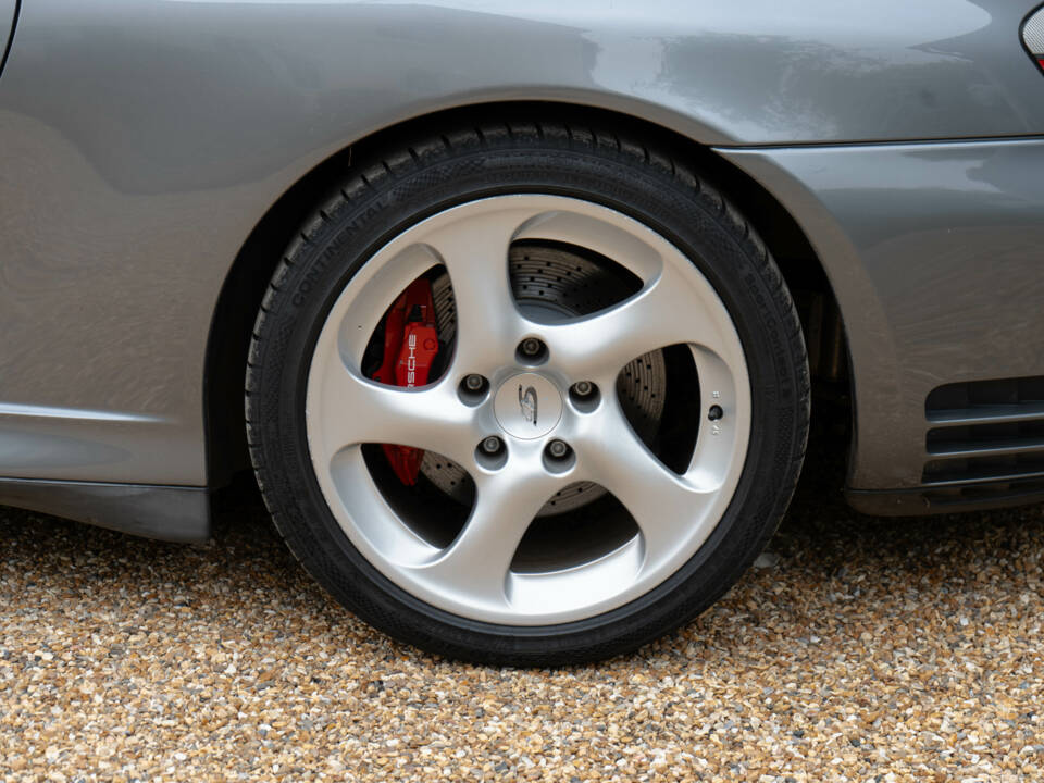 Image 17/50 of Porsche 911 Carrera 4S (2003)