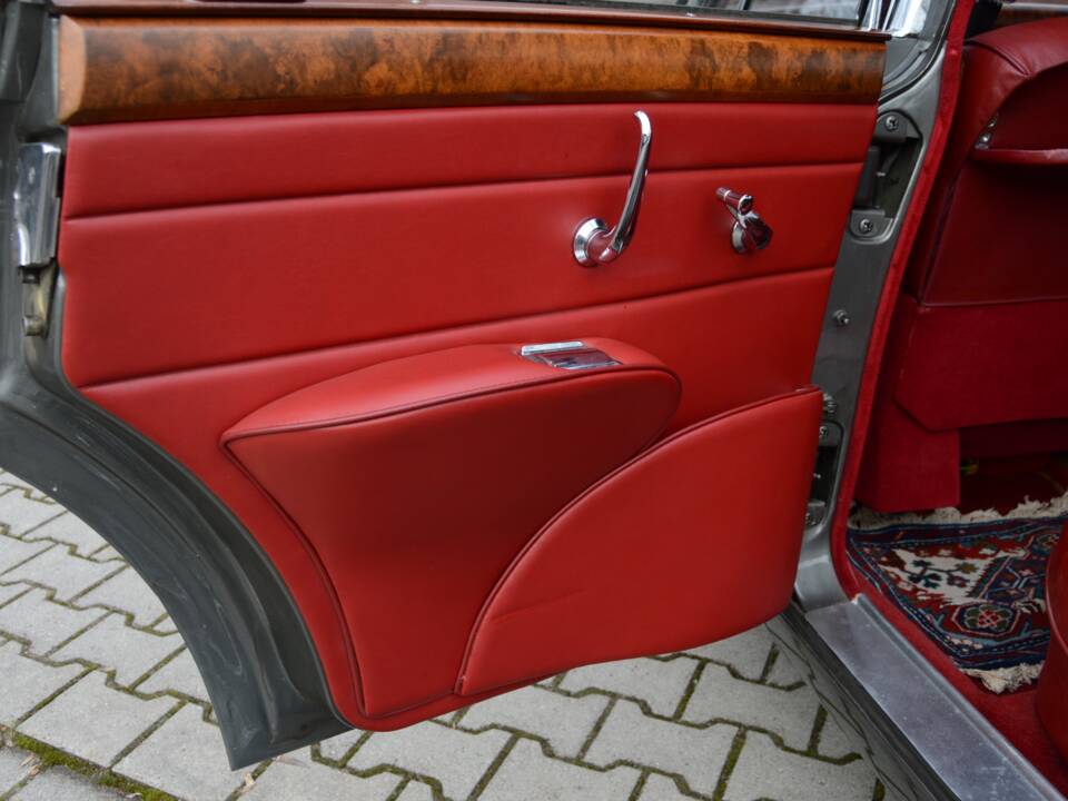 Image 9/15 of Jaguar Mk II 3.4 (1967)