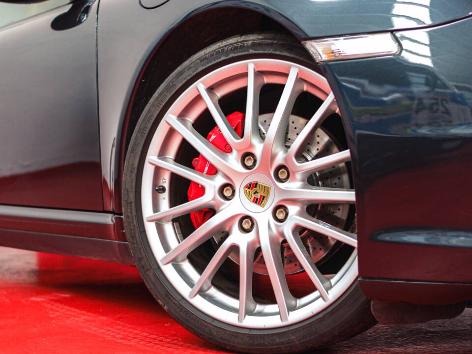Image 6/48 of Porsche 911 Carrera 4S (2007)