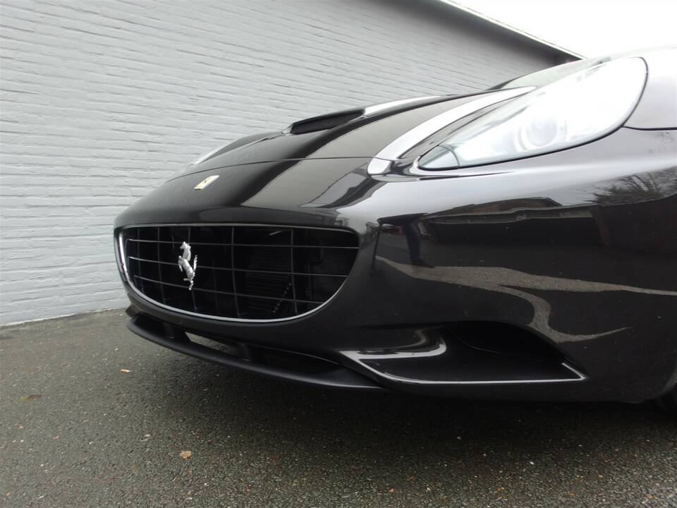 Image 10/99 of Ferrari California (2010)