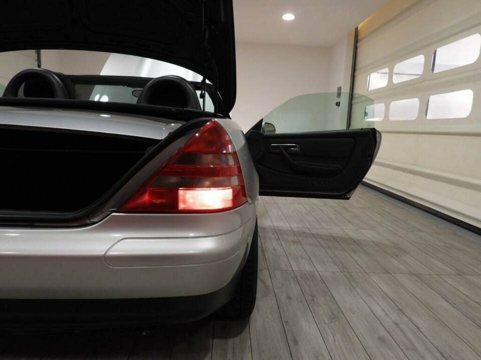 Image 13/15 de Mercedes-Benz SLK 200 Kompressor (2000)