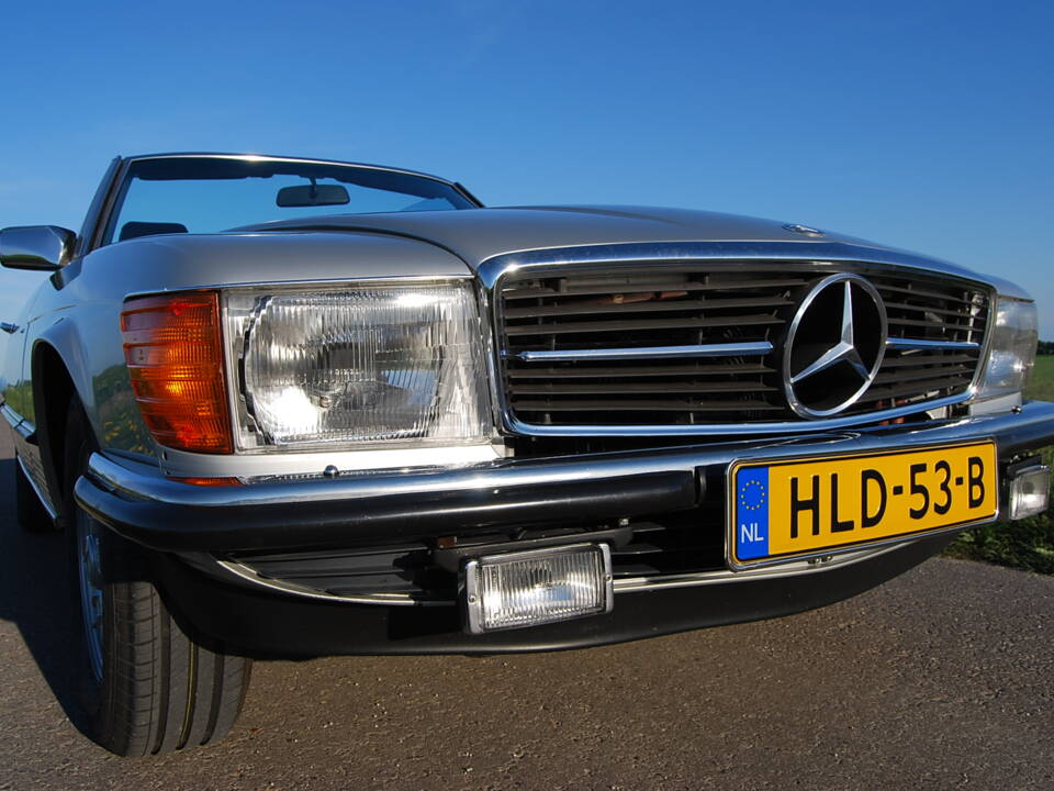 Image 41/87 of Mercedes-Benz 280 SL (1982)