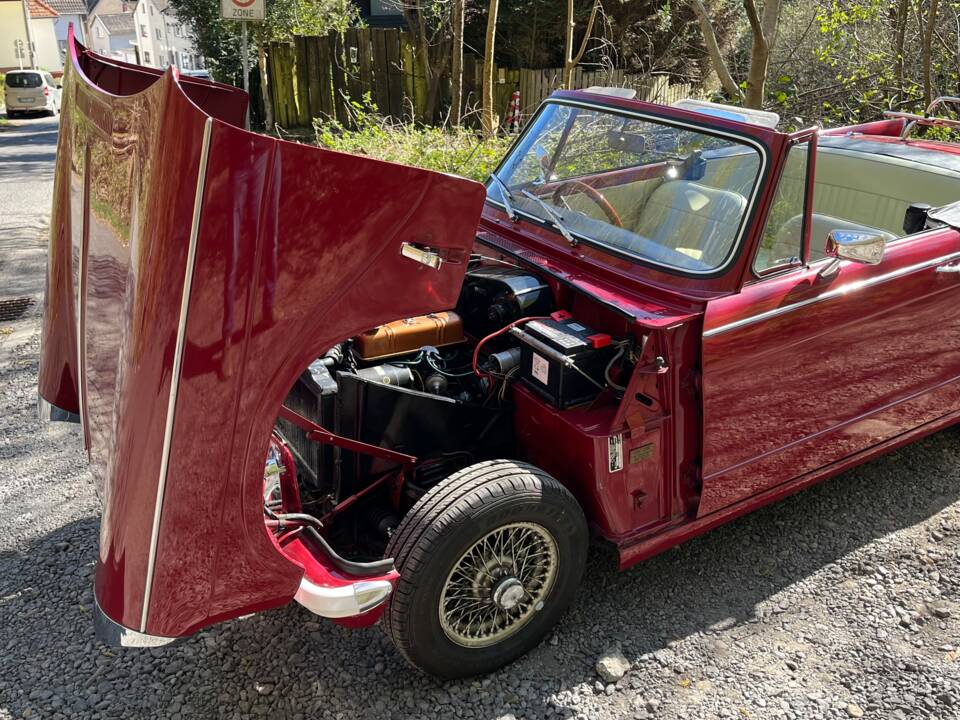Image 3/50 of Triumph Herald 1200 (1965)