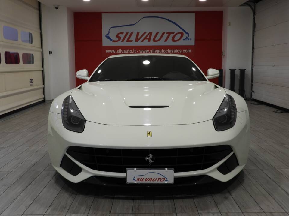 Image 2/15 de Ferrari F12berlinetta (2013)