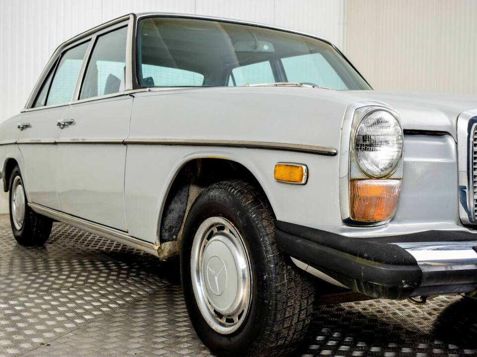 Image 20/50 of Mercedes-Benz 240 D (1976)