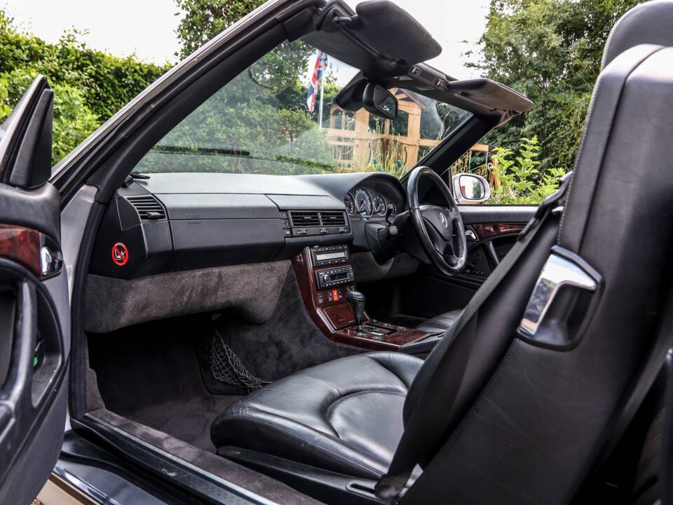 Bild 8/31 von Mercedes-Benz SL 280 (2000)