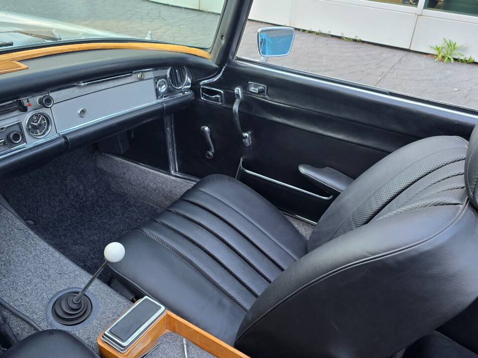 Image 8/26 de Mercedes-Benz 280 SL (1970)