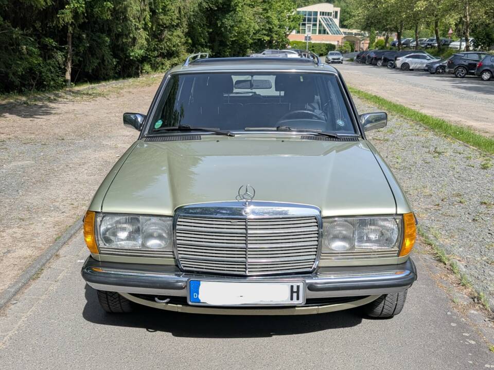 Bild 2/35 von Mercedes-Benz 300 TD Turbodiesel (1985)