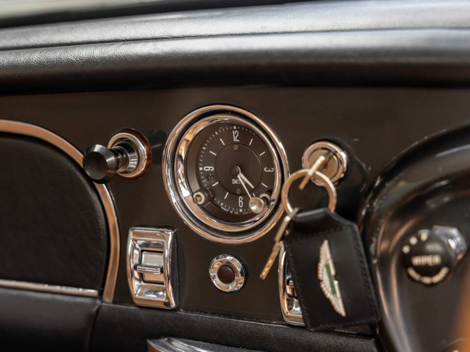 Bild 33/50 von Aston Martin DB 6 Vantage (1969)