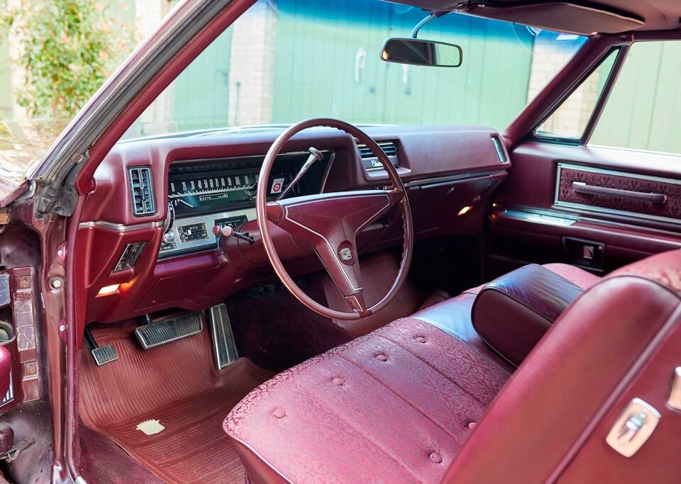 Bild 149/200 von Cadillac Coupe DeVille (1968)