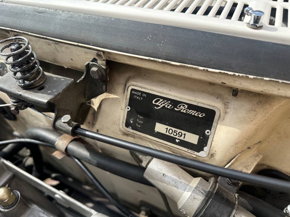 Image 58/63 of Alfa Romeo Spider 1300 Junior (1970)