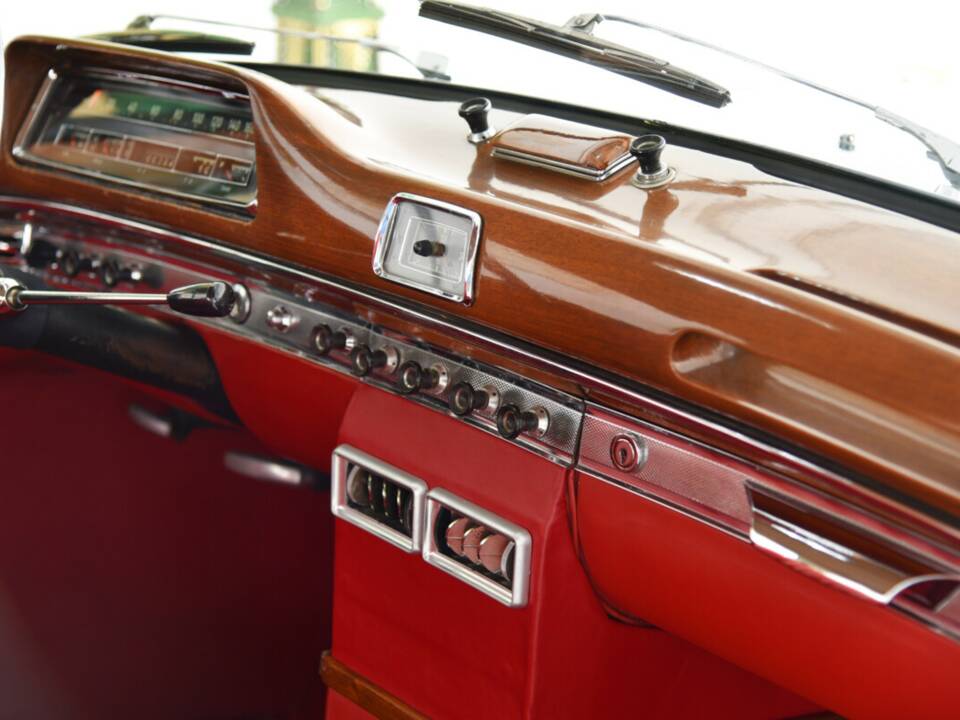 Bild 32/38 von Mercedes-Benz 220 SE (1960)