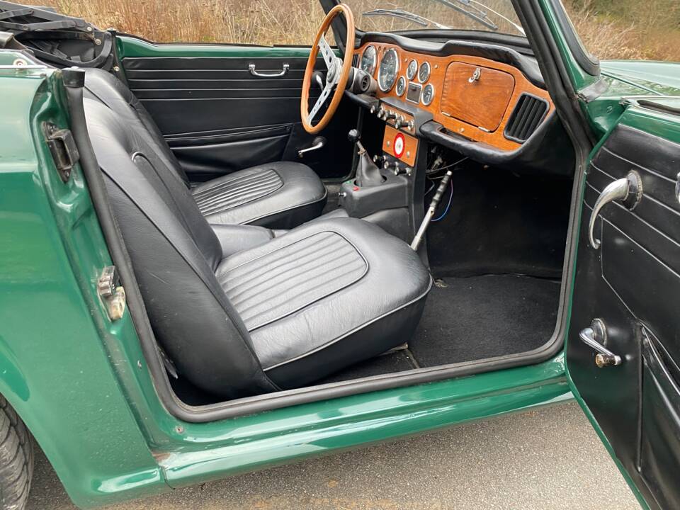 Image 42/66 of Triumph TR 4 (1964)