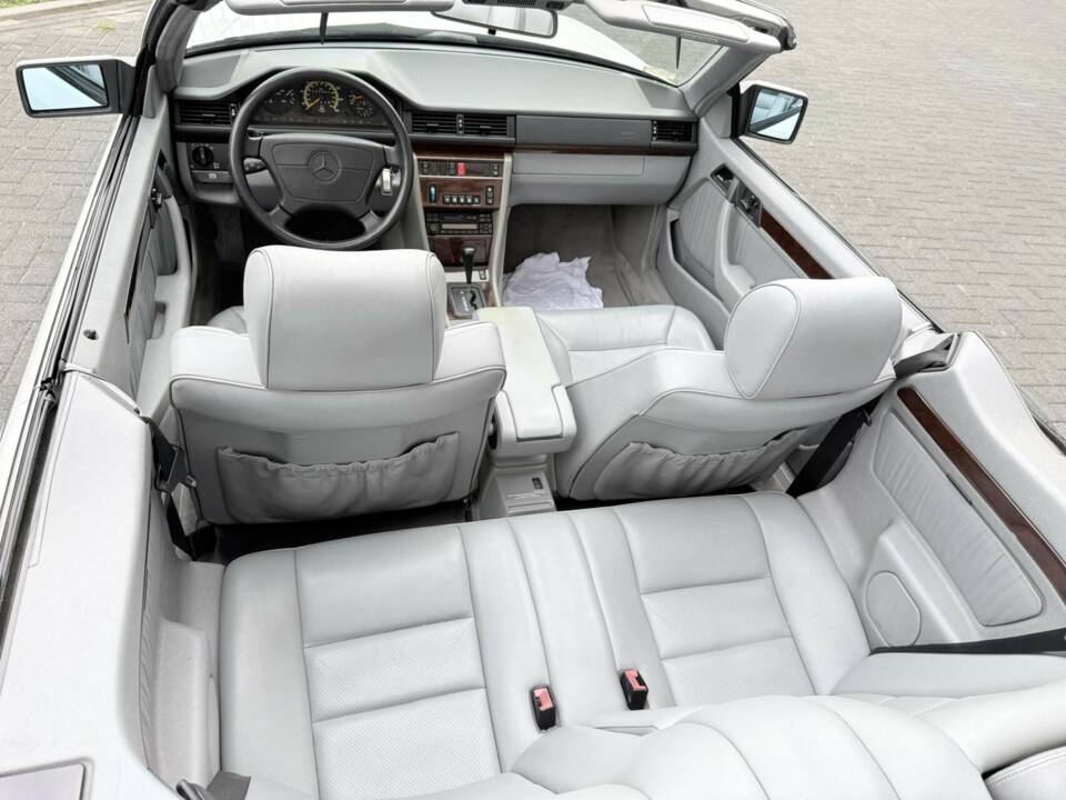 Imagen 20/41 de Mercedes-Benz E 320 (1995)