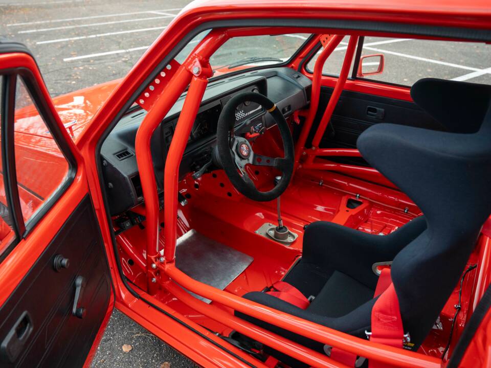 Afbeelding 7/61 van Volkswagen Golf Mk I GTI Pirelli 1.8 (1983)