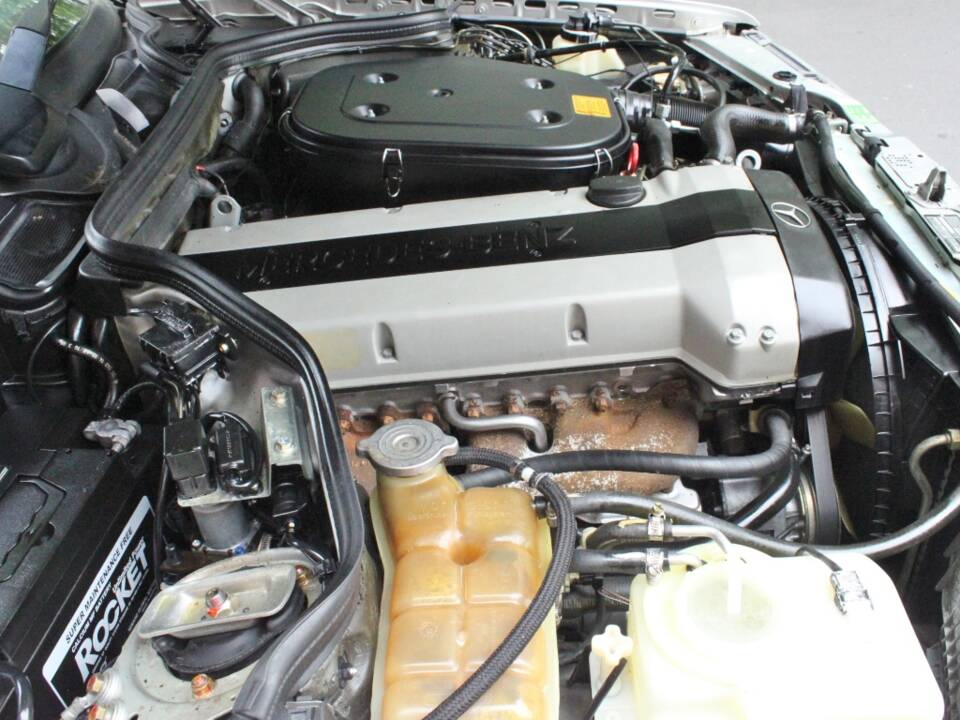Immagine 8/19 di Mercedes-Benz 300 CE-24 (1992)