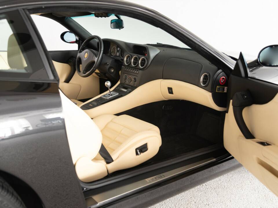 Image 35/47 of Ferrari 550 Maranello (1997)