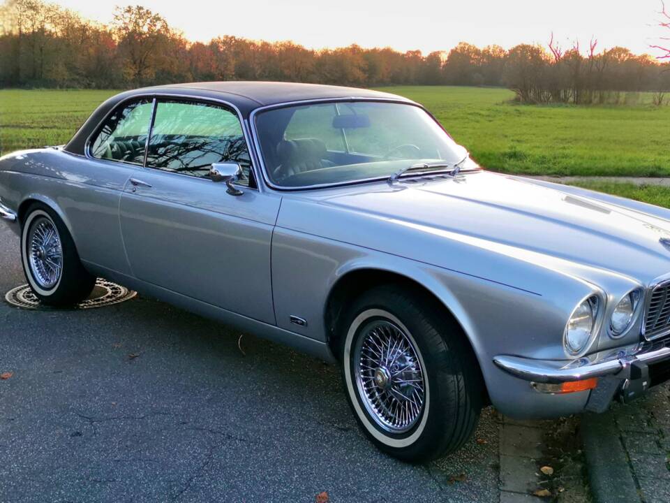 Image 1/15 of Jaguar XJ 6 C 4.2 (1977)
