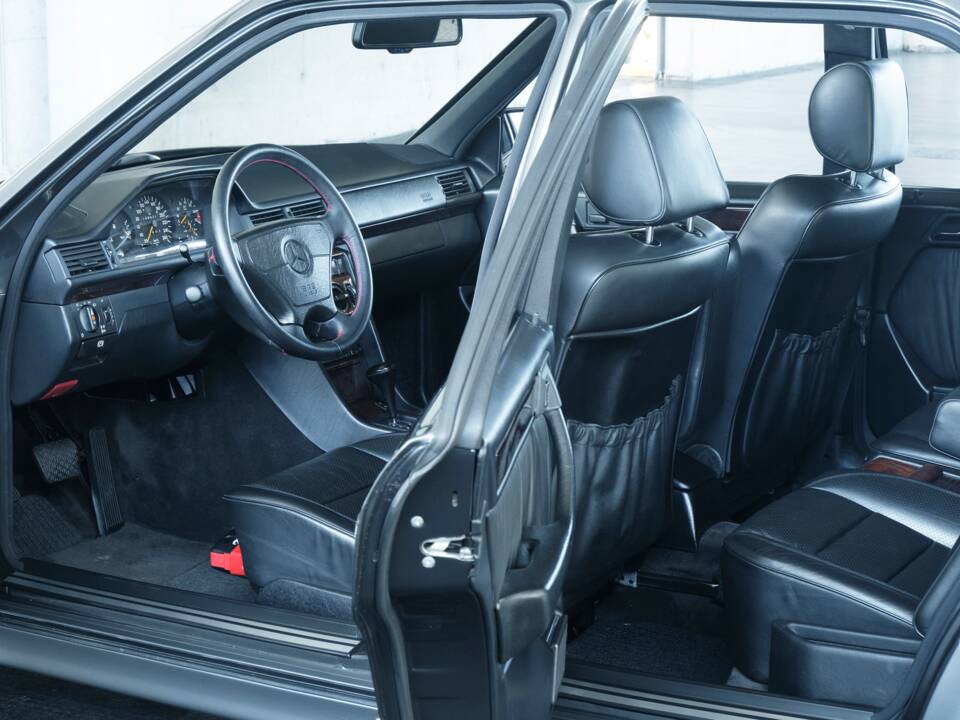 Bild 34/50 von Mercedes-Benz E 500 (1993)