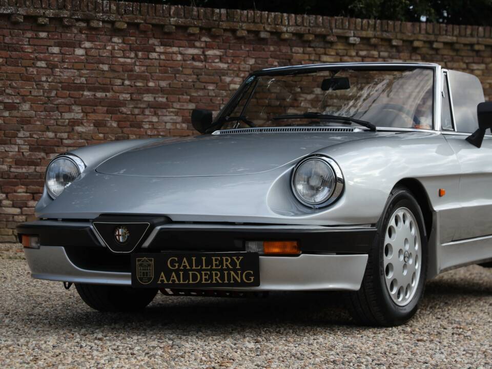 Image 24/50 de Alfa Romeo 2.0 Spider QV (1988)