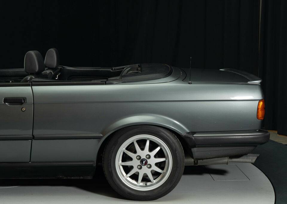 Afbeelding 8/8 van BMW 320i (1989)