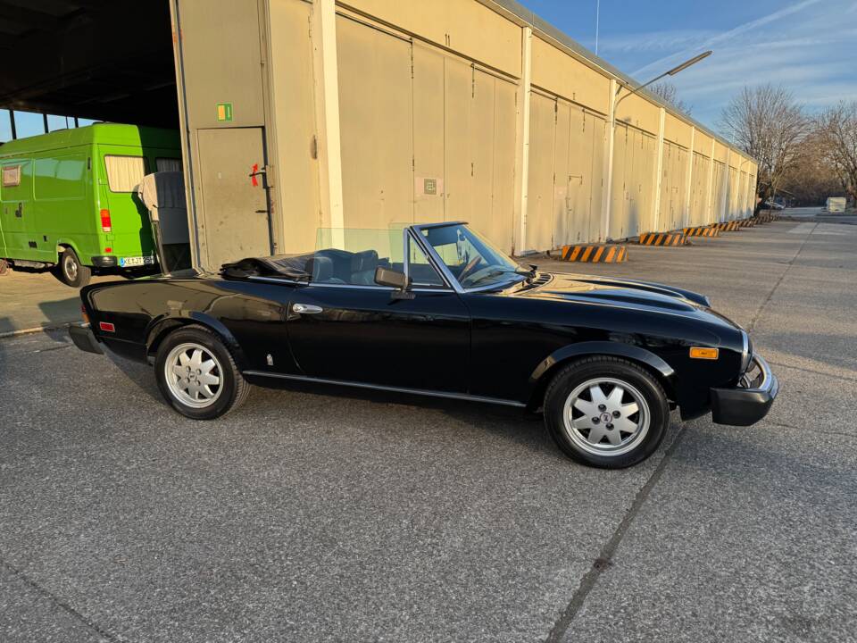 Bild 1/24 von FIAT Spider 2000 (1981)