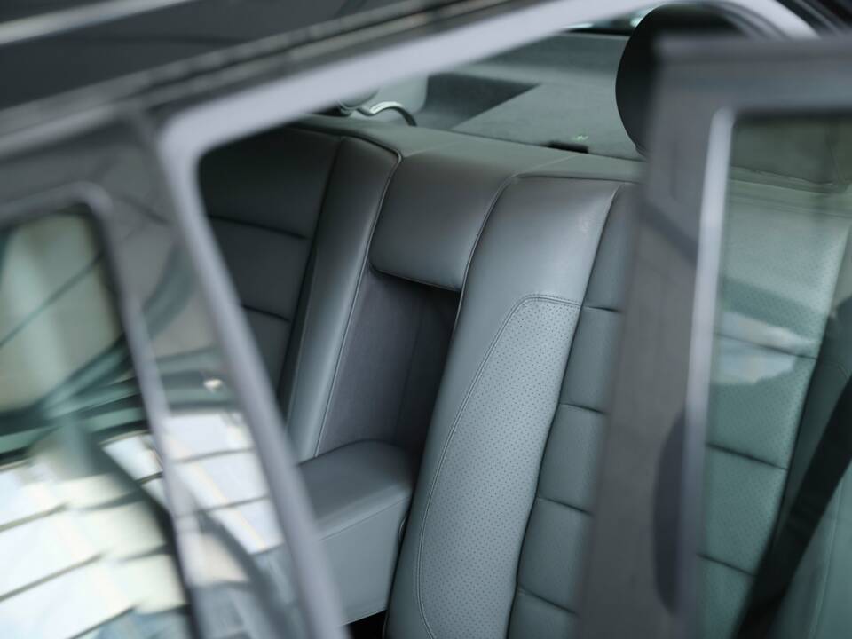 Bild 39/50 von Mercedes-Benz 500 E (1993)