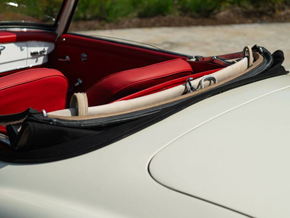 Image 13/50 of Mercedes-Benz 190 SL (1959)