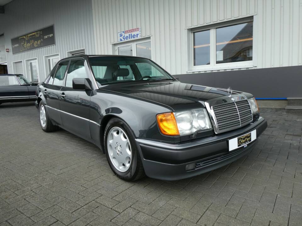 Image 1/21 of Mercedes-Benz 500 E (1992)