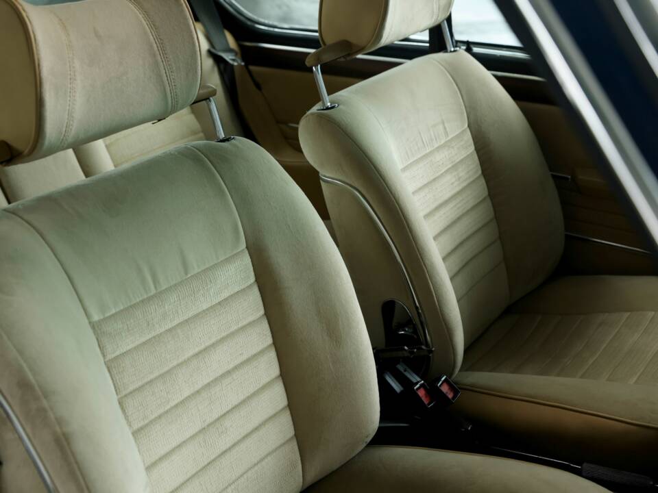 Bild 37/50 von BMW 3.0 CSi (1975)