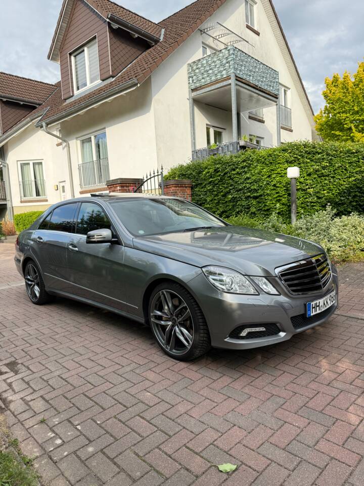 Image 4/14 de Mercedes-Benz E 500 4MATIC (2009)