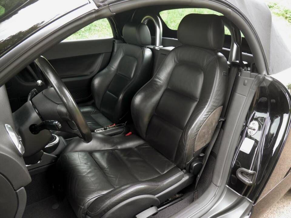 Image 24/35 of Audi TT 3.2 quattro (2004)