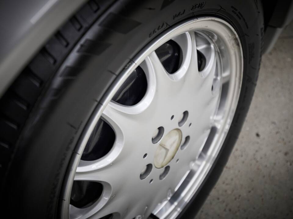 Immagine 54/95 di Mercedes-Benz SL 600 (1998)