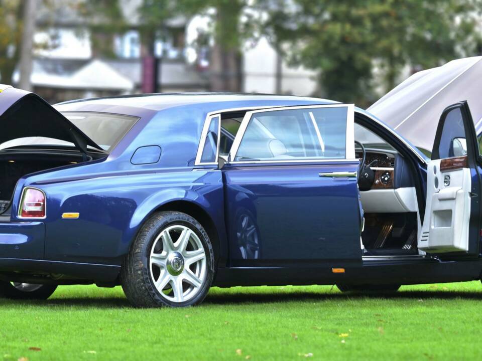 Image 20/50 of Rolls-Royce Phantom VII (2009)