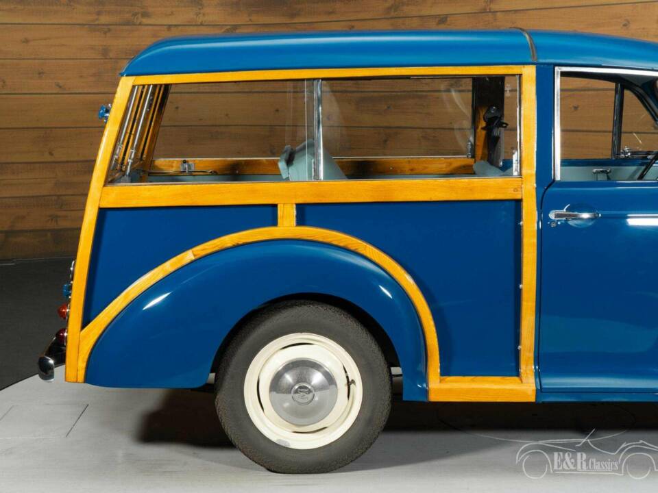 Image 14/19 of Morris Minor 1000 Traveller (1971)