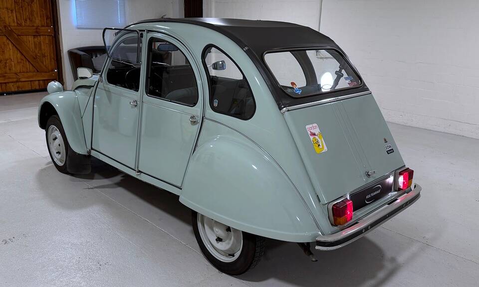 Image 4/38 of Citroën 2 CV 6 (1982)