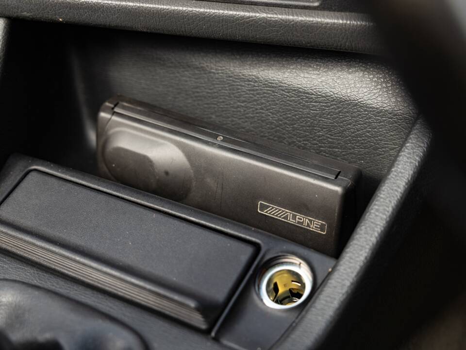 Afbeelding 43/48 van BMW 325i (1990)