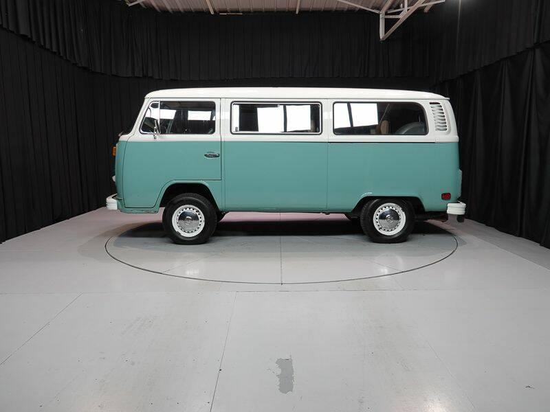 Bild 8/15 von Volkswagen T2b Kleinbus (1978)