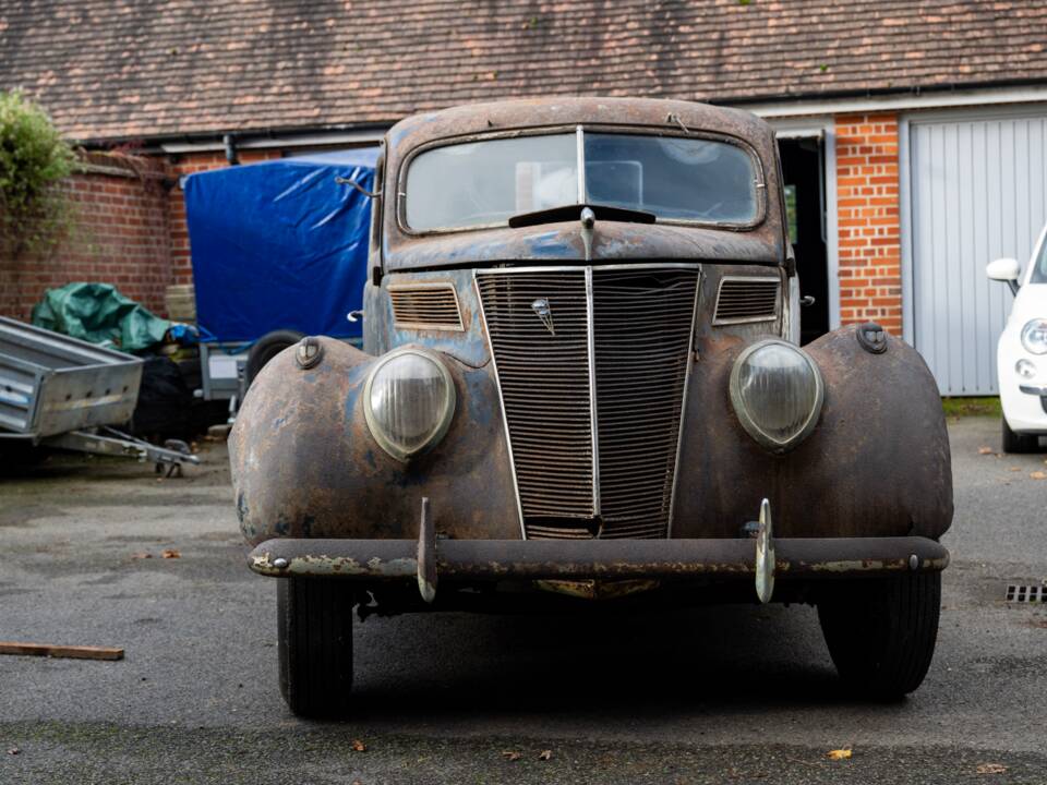 Image 2/134 of Ford V8 (1937)