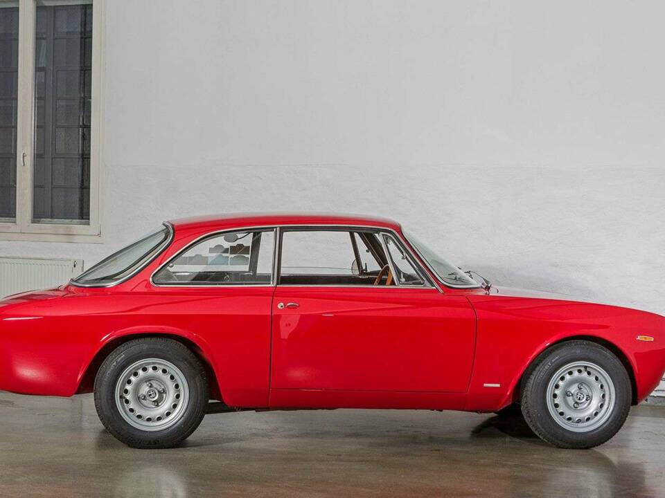 Immagine 10/31 di Alfa Romeo Giulia GTA 1300 Junior (1968)