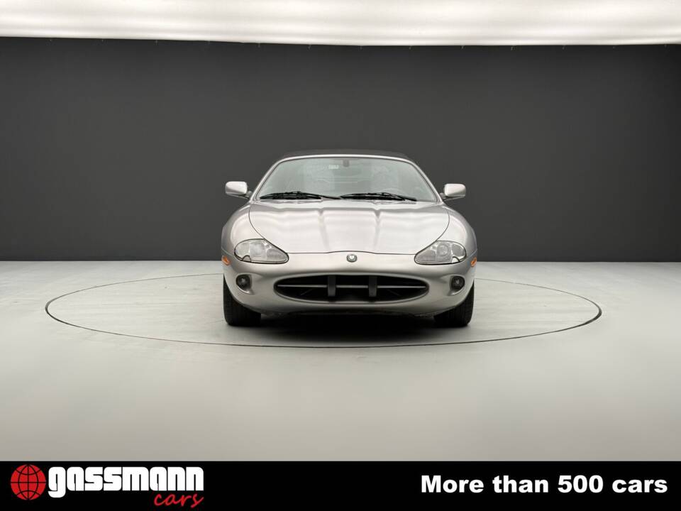 Image 2/15 of Jaguar XK8 4.0 (2000)