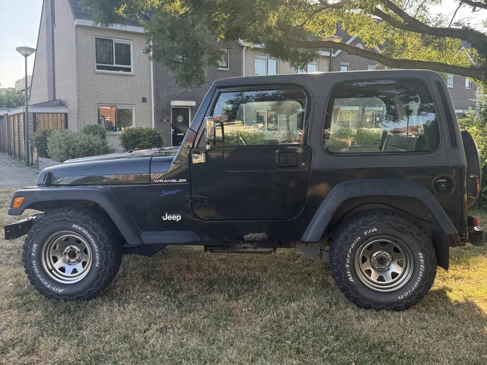 Bild 7/8 von Jeep Wrangler Sport 2.5 (1996)