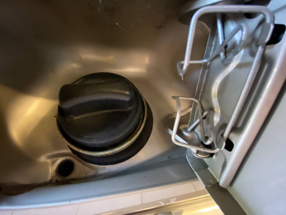 Bild 19/33 von Mercedes-Benz E 200 T (1994)