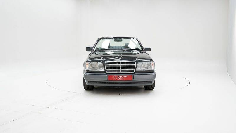 Image 5/15 of Mercedes-Benz E 220 (1994)