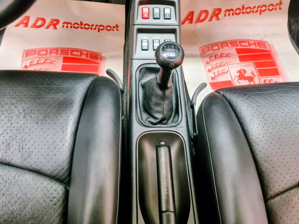 Immagine 15/34 di Porsche 911 Carrera (1996)