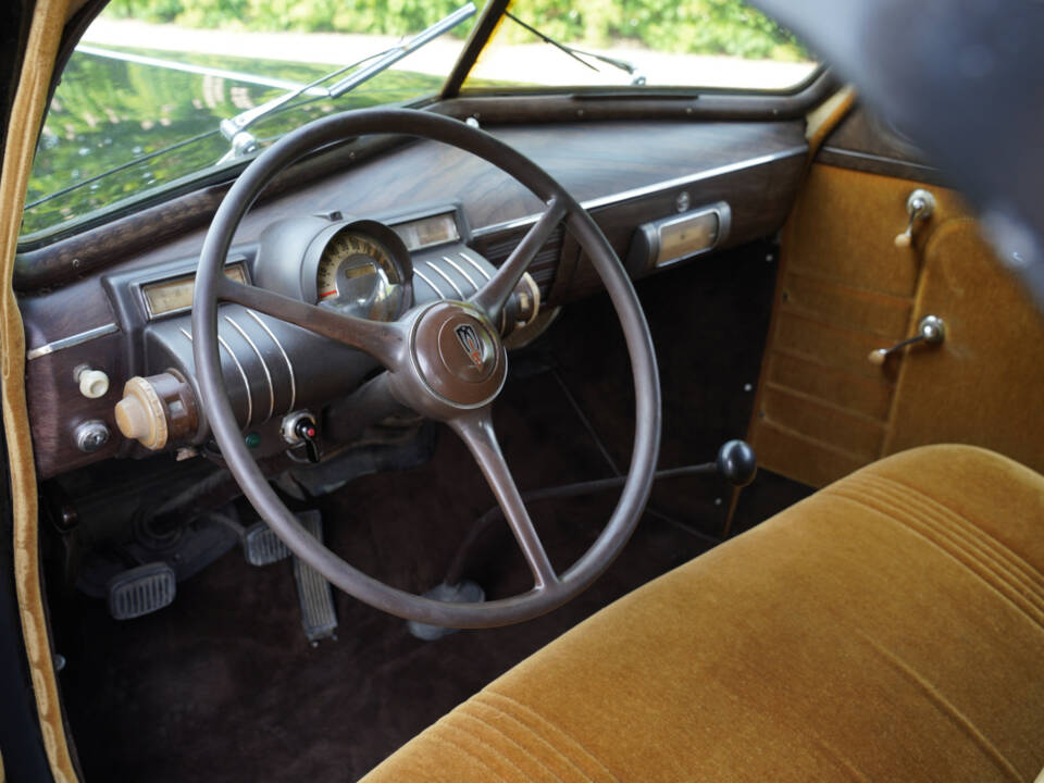 Image 3/50 of Oldsmobile F-Series Business Coupe (1938)